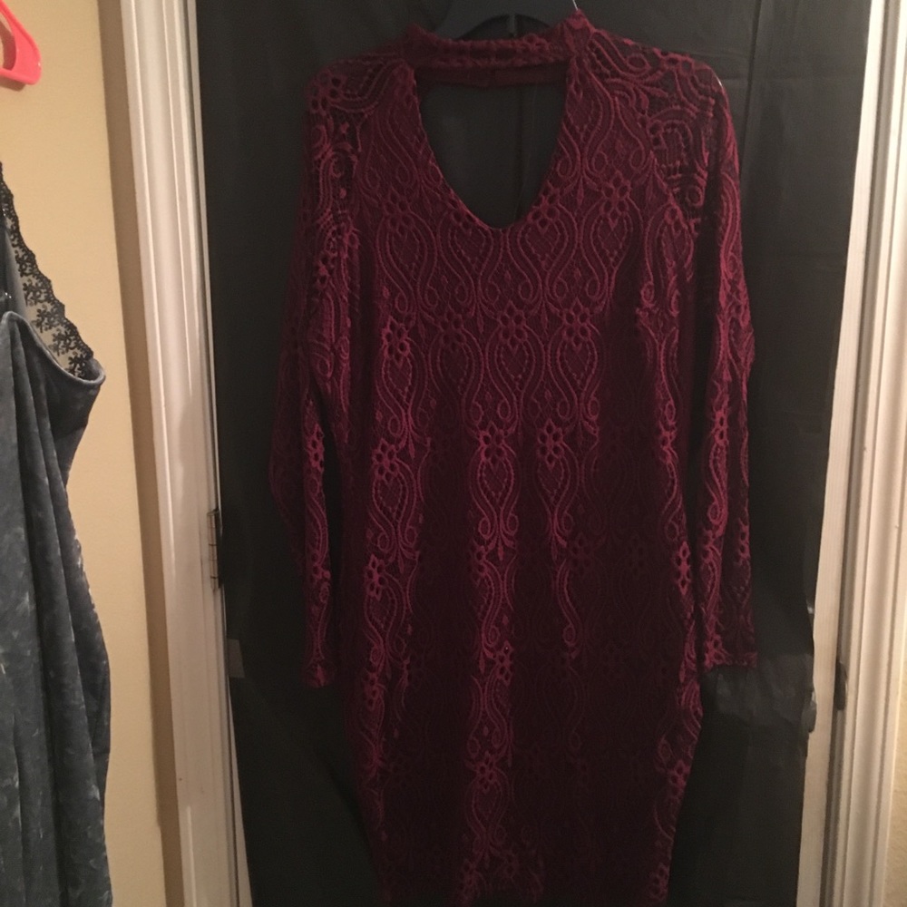 Burgundy lace mini dress 🥀🥀